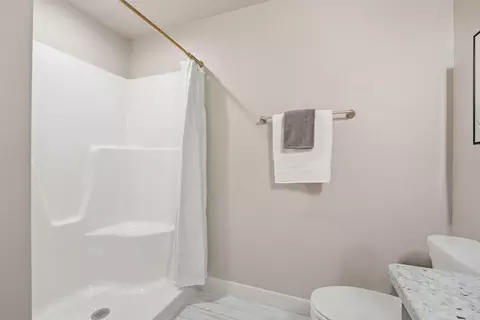 Bath - 5701 N Acadia Dr, Appleton, WI 54913 photo 5 of 5