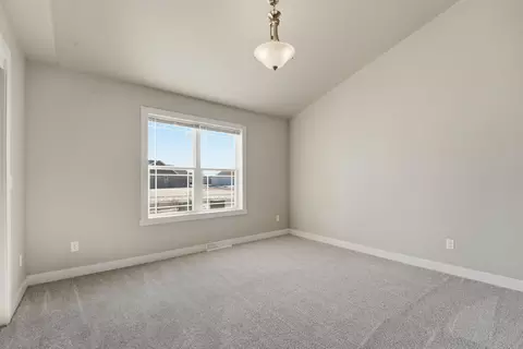 Bedroom - 5701 N Acadia Dr, Appleton, WI 54913 photo 3 of 10
