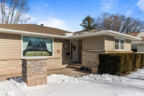 1018 W Parkway Blvd, Appleton, WI 54914 photo 2