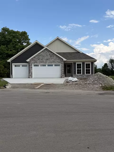 907 Black Swan Dr, Menasha, WI 54952