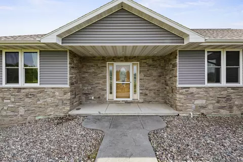 Exterior - 8464 County Rd S, Pulaski, WI 54162 photo 3 of 9