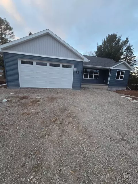 131 W Baake St, Hortonville, WI 54944