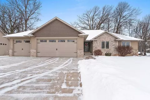 448 Meadow Wind Dr, Green Bay, WI 54311