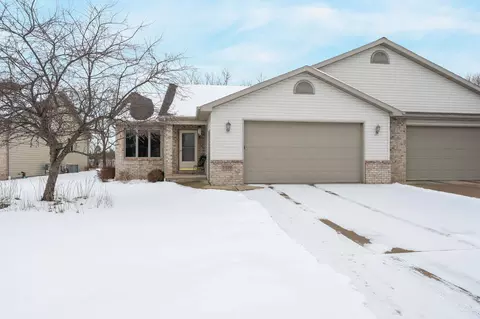 1579 Pond View Dr, Neenah, WI 54956