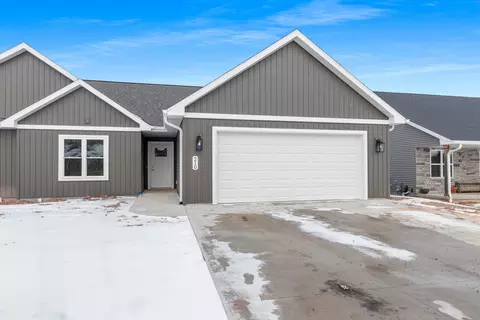 210 Clubhouse Ln, Kimberly, WI 54136