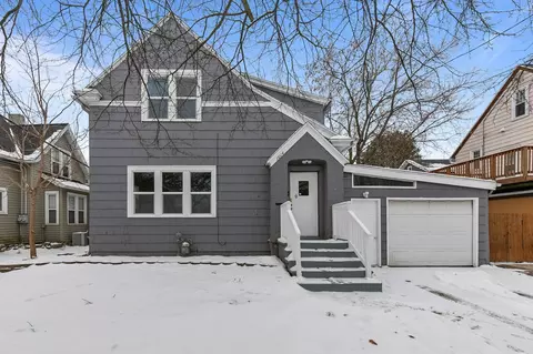 1014 Stuart St, Green Bay, WI 54301