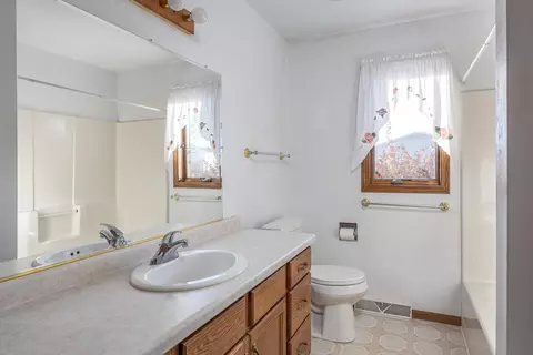 Bath - w2247 Block Road, Kaukauna, WI 54130 photo 1 of 1