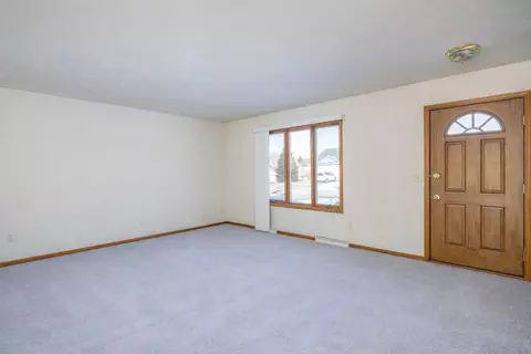 Living - w2247 Block Road, Kaukauna, WI 54130 photo 5 of 5
