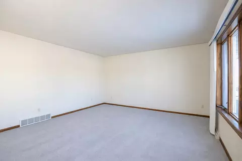Living - w2247 Block Road, Kaukauna, WI 54130 photo 2 of 5