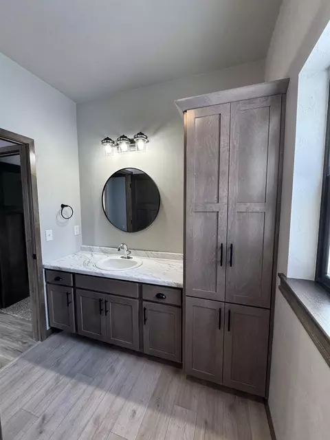 Bath - 2005 E Ridge Haven Ln, Appleton, WI 54913 photo 1 of 7