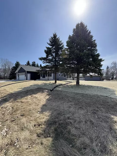 Exterior - 2005 E Ridge Haven Ln, Appleton, WI 54913 photo 3 of 4