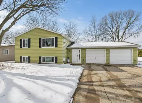 807 W Gruenwald Ave, Oshkosh, WI 54901