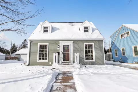 663 Chestnut St, Neenah, WI 54956