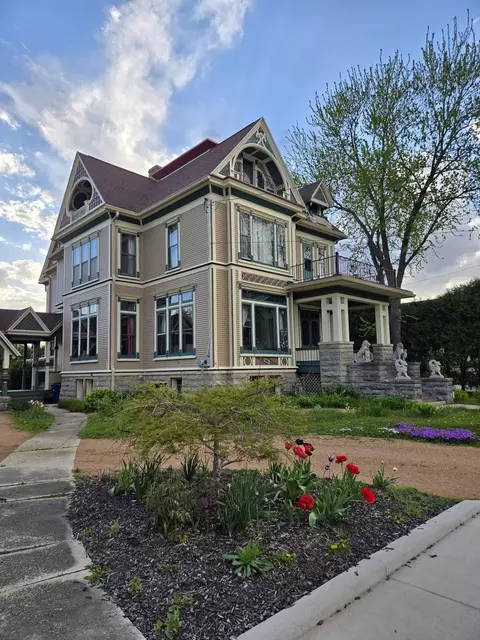 Exterior - 1107 Algoma Blvd, Oshkosh, WI 54901 photo 6 of 15