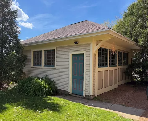 Exterior - 1107 Algoma Blvd, Oshkosh, WI 54901 photo 12 of 15