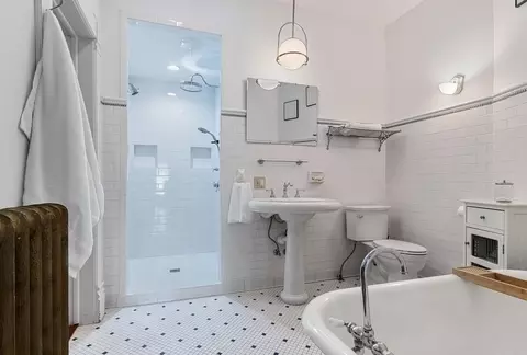 Bath - 1107 Algoma Blvd, Oshkosh, WI 54901 photo 4 of 6