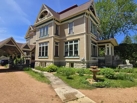 Exterior - 1107 Algoma Blvd, Oshkosh, WI 54901 photo 5 of 15