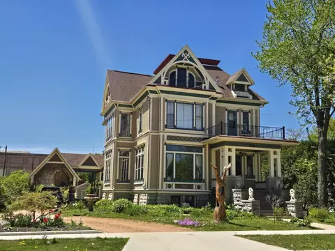 1107 Algoma Blvd, Oshkosh, WI 54901