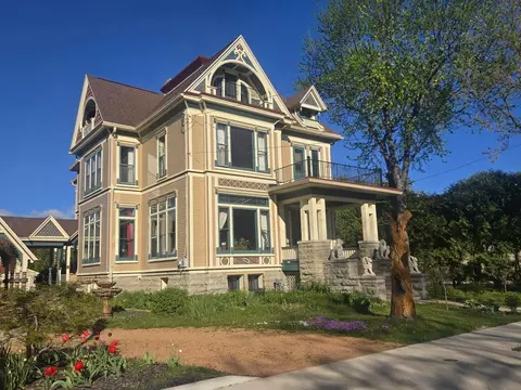 Exterior - 1107 Algoma Blvd, Oshkosh, WI 54901 photo 10 of 15
