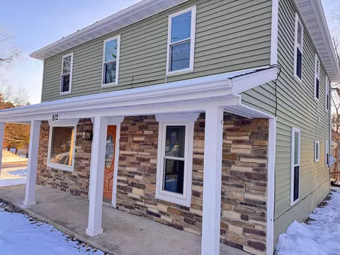 812 S Washington St, Waupaca, WI 54981