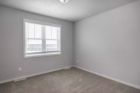 Bedroom - 4535 N Cherryvale Ave, Appleton, WI 54913 photo 6 of 7