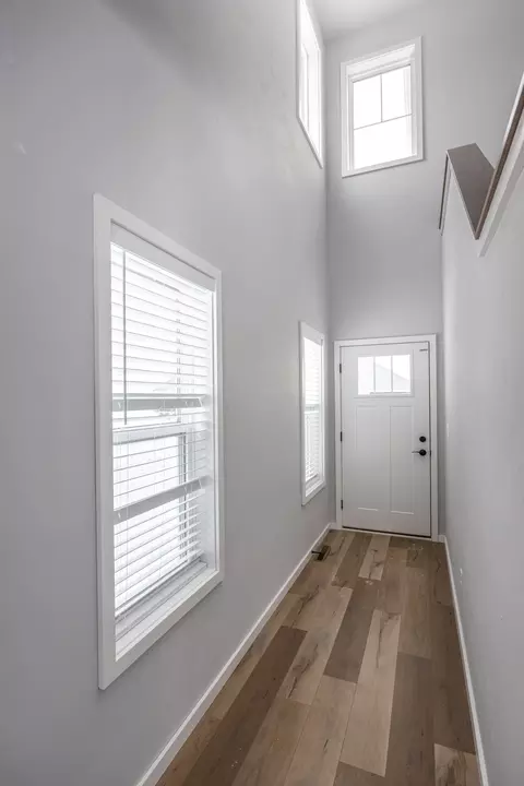 Entry Way - 4535 N Cherryvale Ave, Appleton, WI 54913 photo 1 of 5