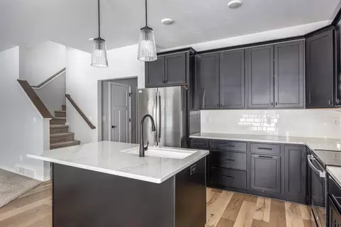 Kitchen - 4535 N Cherryvale Ave, Appleton, WI 54913 photo 4 of 4