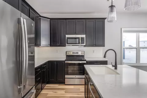 Kitchen - 4535 N Cherryvale Ave, Appleton, WI 54913 photo 3 of 4