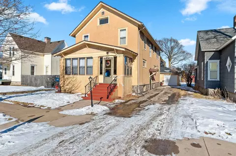 1318 Prescott St, Marinette, WI 54143