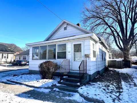 618 N Baird St, Green Bay, WI 54302