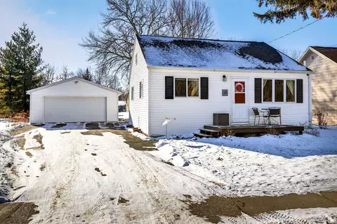 1221 Hillcrest Dr, Kaukauna, WI 54130