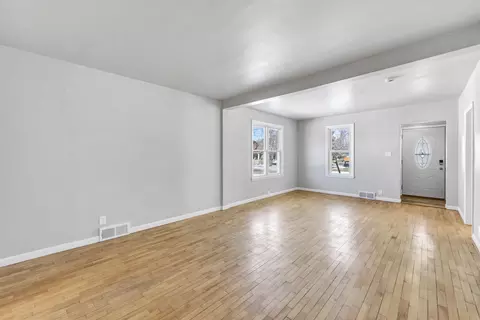 Living - 415 E Maple St, Appleton, WI 54915 photo 2 of 5
