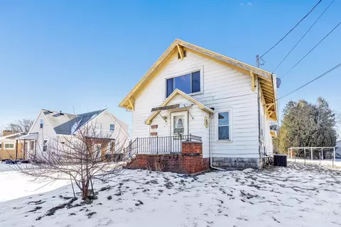 Exterior - 415 E Maple St, Appleton, WI 54915 photo 2 of 4