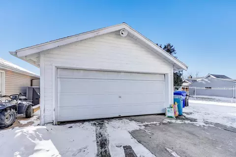 Exterior - 415 E Maple St, Appleton, WI 54915 photo 3 of 4
