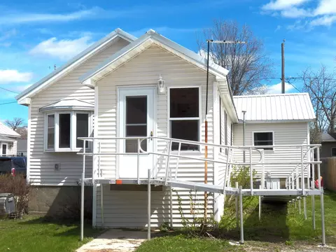 506 Park Ave, Oconto, WI 54153