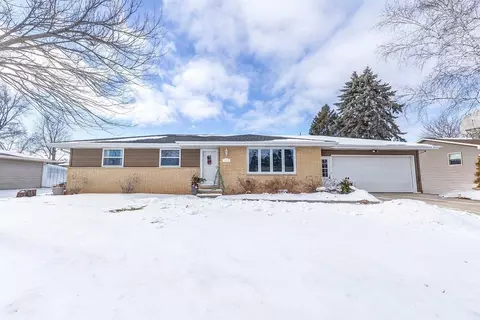 1231 Colle St, Luxemburg, WI 54217