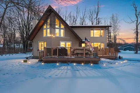 129 W Wallrich Rd, Cecil, WI 54111