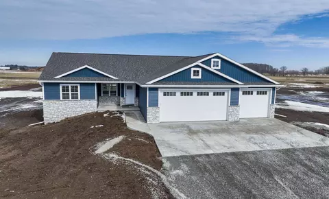 3752 Westpoint Rd, Suamico, WI 54313