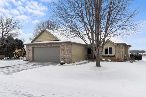 900 Clover Ct, Menasha, WI 54952