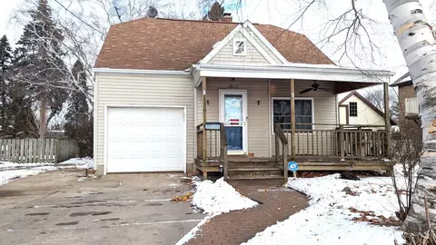 1820 Kin St, Manitowoc, WI 54220