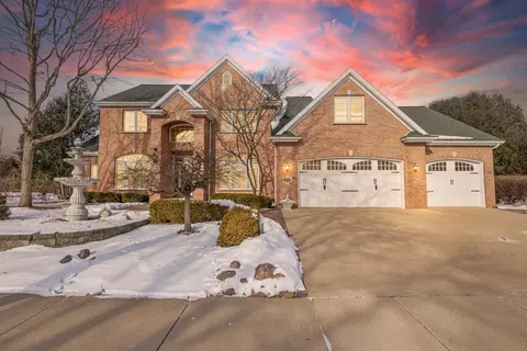 324 E Haddonstone Dr, Appleton, WI 54913
