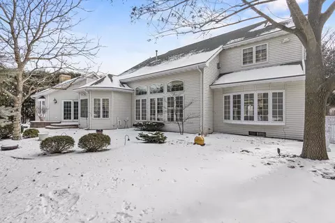 324 E Haddonstone Dr, Appleton, WI 54913 photo 2