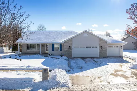 527 Applewood Dr, Kimberly, WI 54136