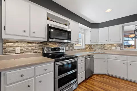 Kitchen - 1632 W Cloverdale Dr, Appleton, WI 54914 photo 5 of 9