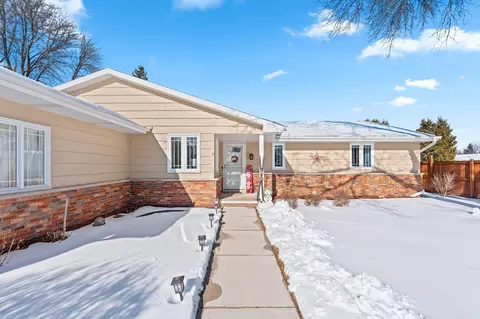 Exterior - 1632 W Cloverdale Dr, Appleton, WI 54914 photo 4 of 14