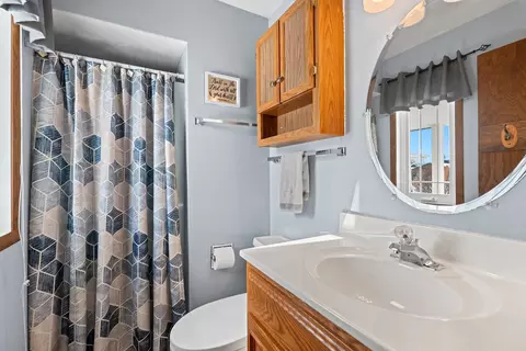 Bath - 1632 W Cloverdale Dr, Appleton, WI 54914 photo 1 of 6
