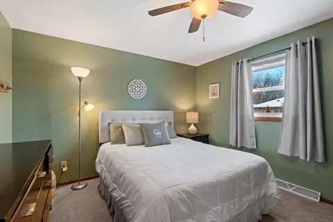 Bedroom - 1632 W Cloverdale Dr, Appleton, WI 54914 photo 5 of 12
