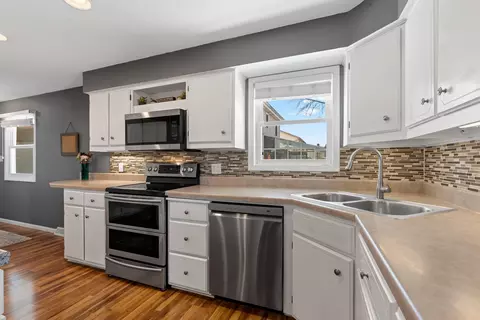 Kitchen - 1632 W Cloverdale Dr, Appleton, WI 54914 photo 8 of 9