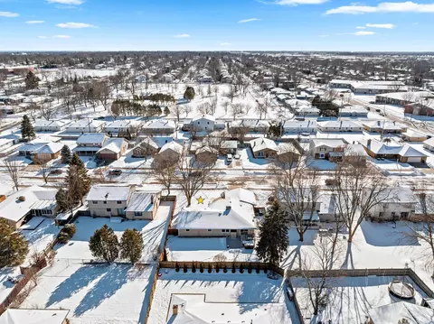 View/Area - 1632 W Cloverdale Dr, Appleton, WI 54914 photo 4 of 7