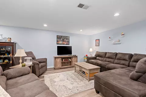 Living - 1632 W Cloverdale Dr, Appleton, WI 54914 photo 5 of 7